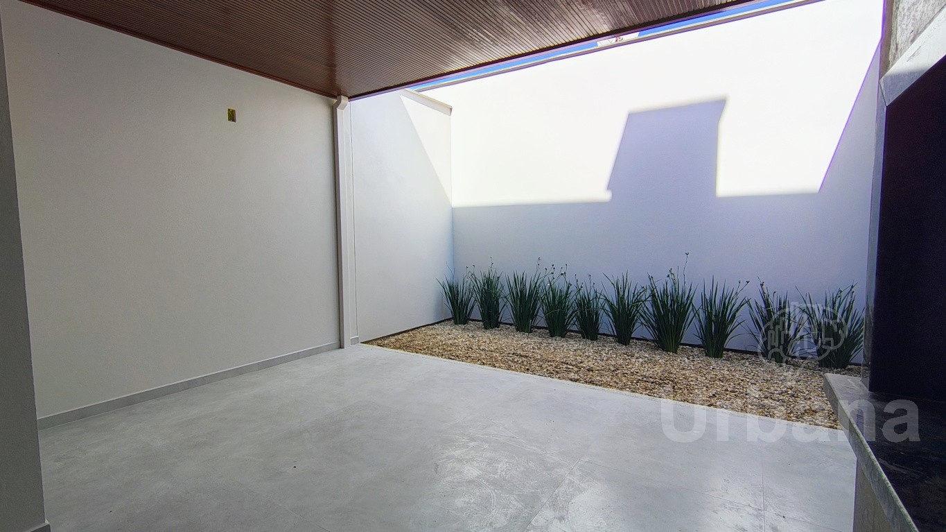 Casa com 3 quartos no bairro Barra do Rio Cerro com quintal