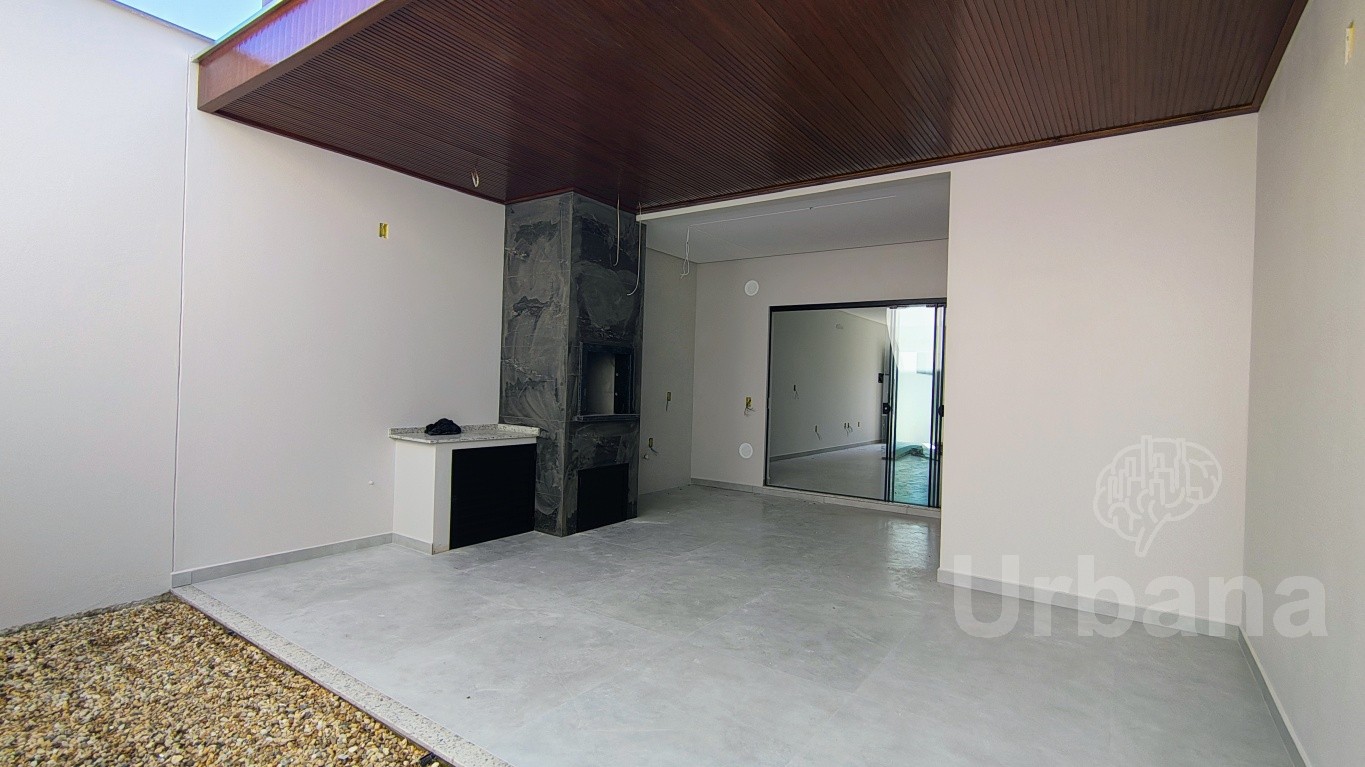 Casa com 3 quartos no bairro Barra do Rio Cerro com quintal