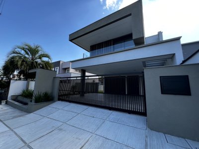 Casa de Alto Padrão no Bairro Amizade – Jaraguá do Sul