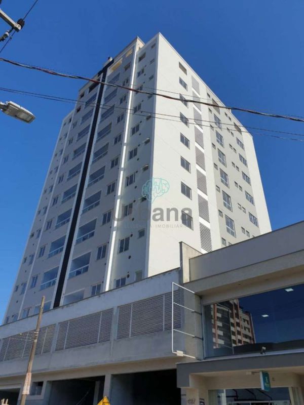 Apartamento com 3 suítes no Centro de Jaraguá do Sul