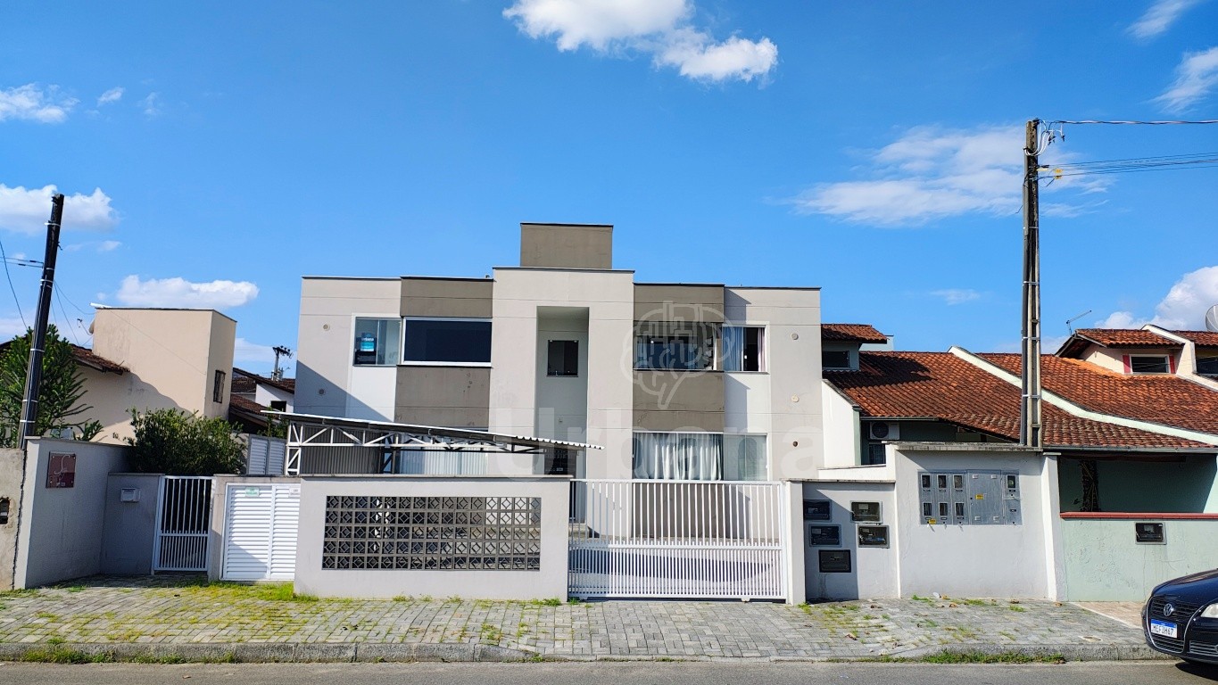 Apartamento semimobiliado com 1 suíte no bairro Estrada Nova