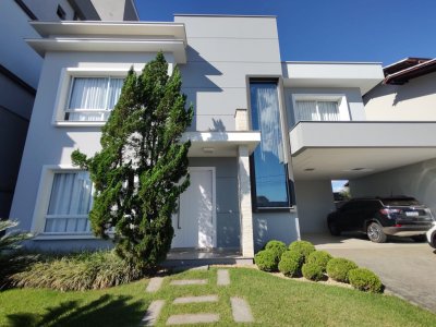 Casa mobiliada no Centro - Guaramirim | Imobiliária Urbana
