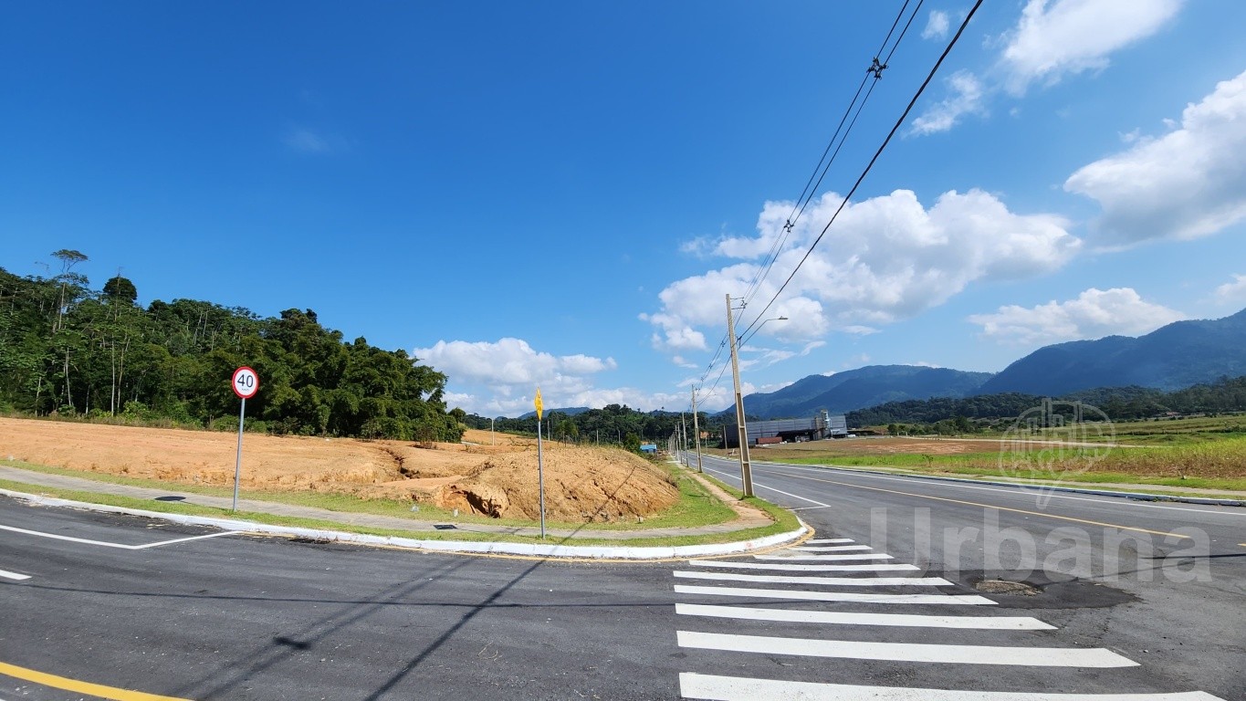 Terreno de Esquina com 406m² – Loteamento Monte Castelo - Jaraguá do Sul