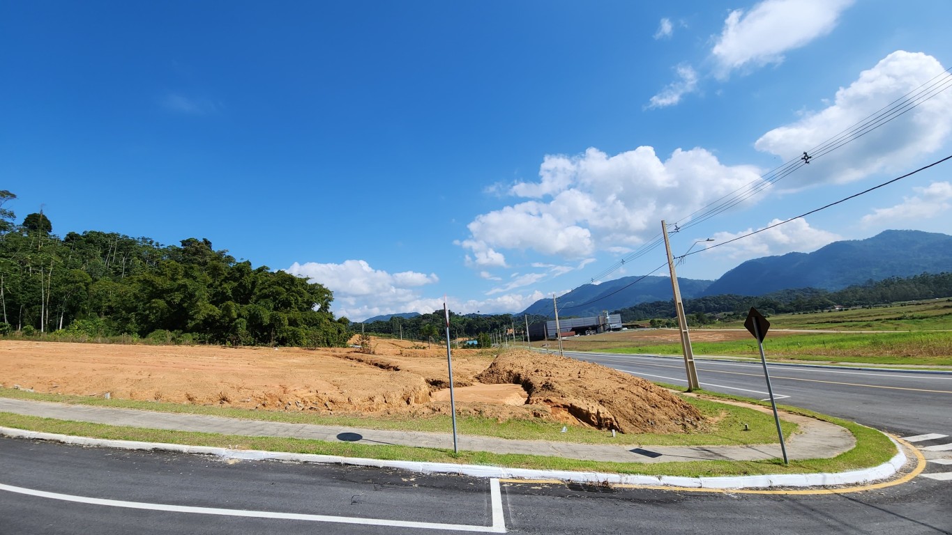Terreno de Esquina com 406m² – Loteamento Monte Castelo - Jaraguá do Sul