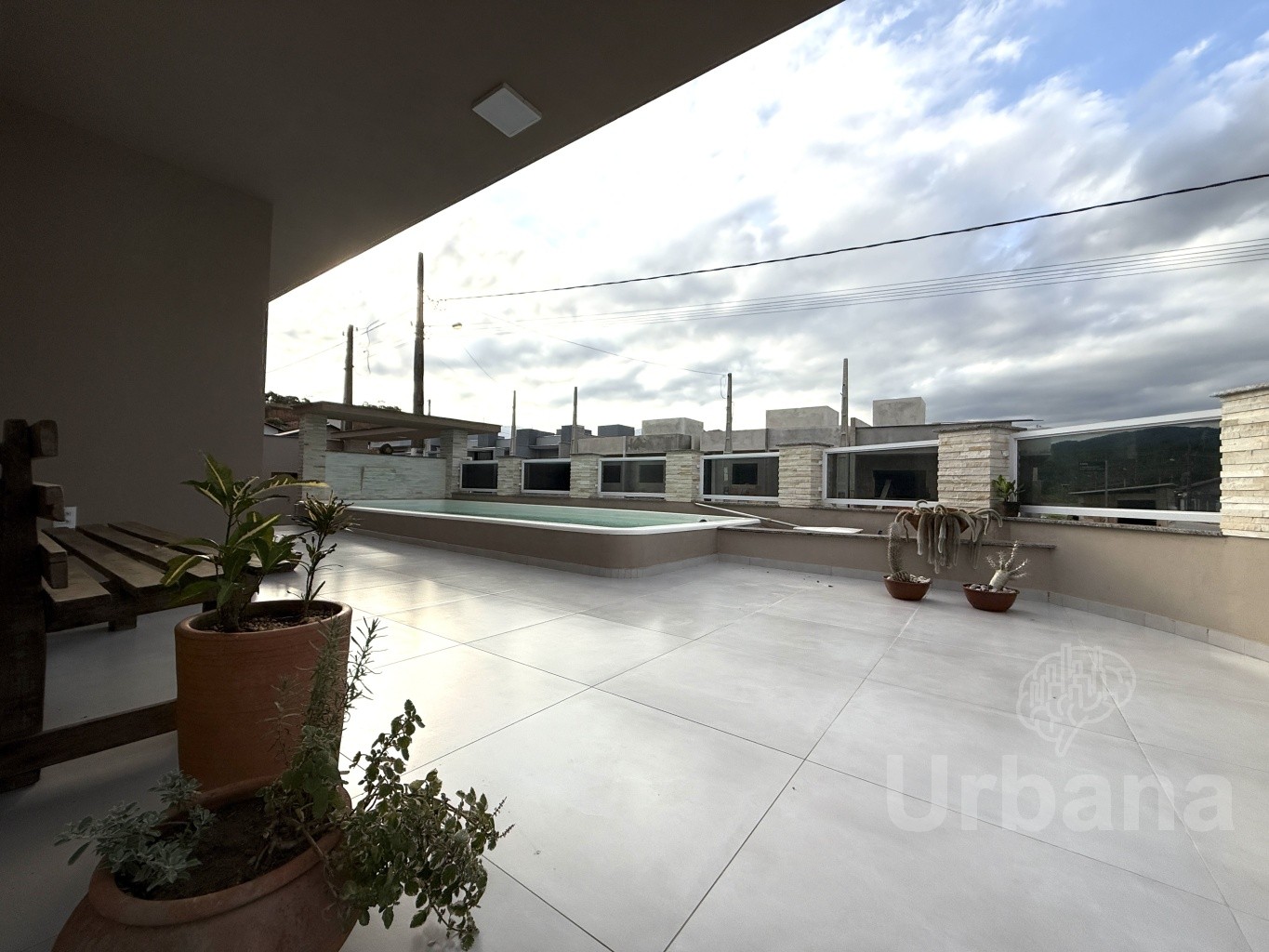 Casa com piscina e galpão comercial em Três Rios do Norte em Jaraguá do Sul