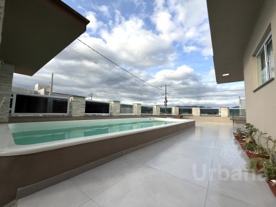 Casa com piscina e galpão comercial em Três Rios do Norte em Jaraguá do Sul
