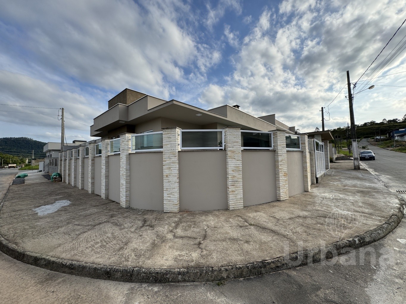 Casa com piscina e galpão comercial em Três Rios do Norte em Jaraguá do Sul