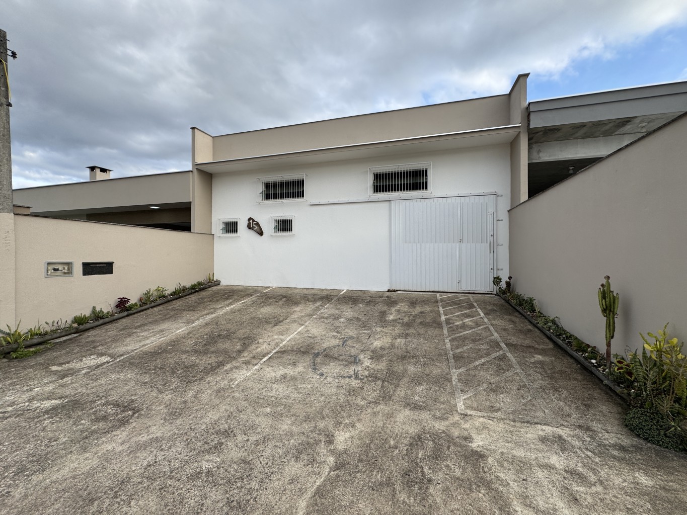 Casa com piscina e galpão comercial em Três Rios do Norte em Jaraguá do Sul
