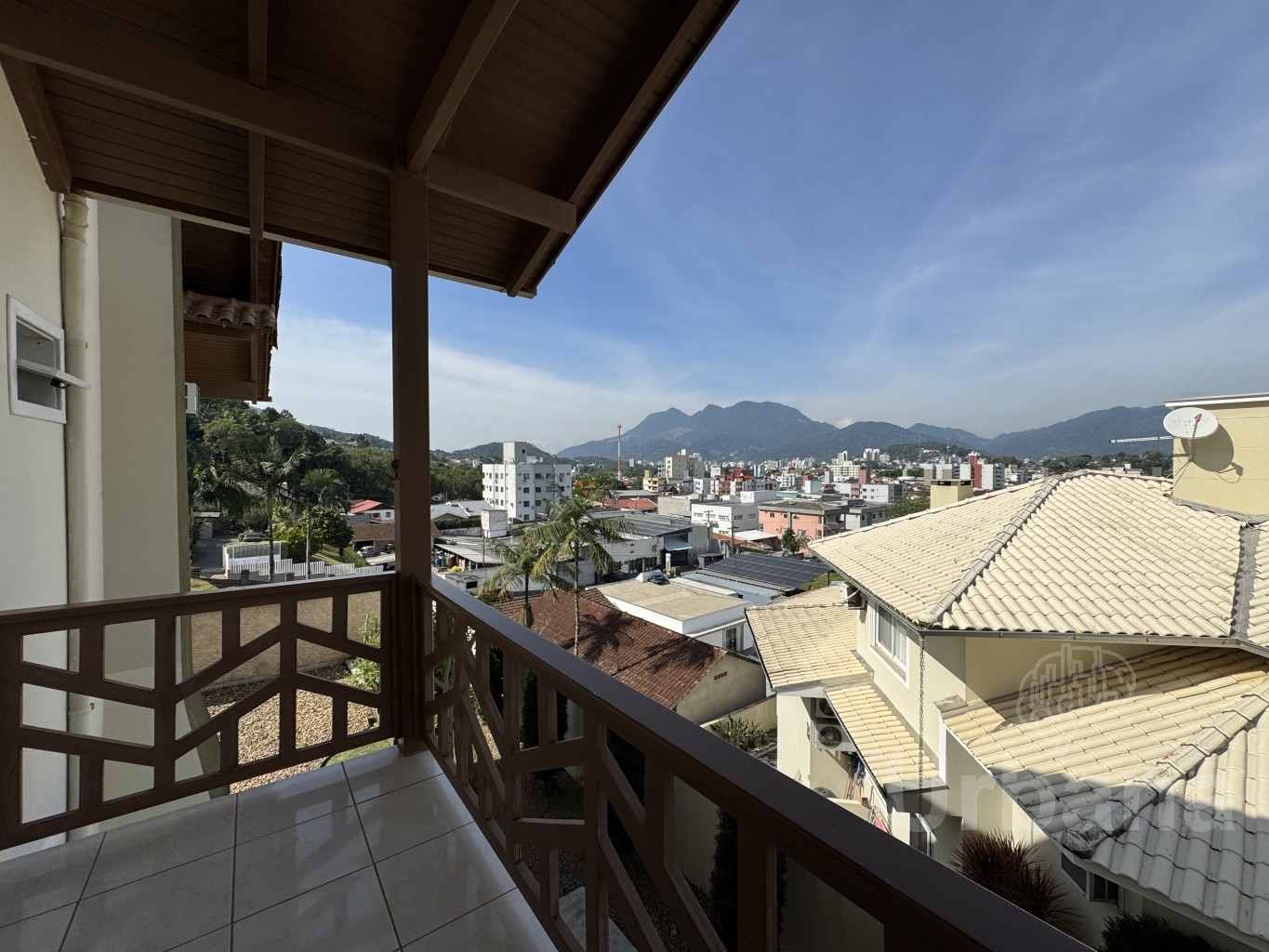 Casa com suíte e 3 vagas no bairro Amizade – Jaraguá do Sul | Imobiliária Urbana
