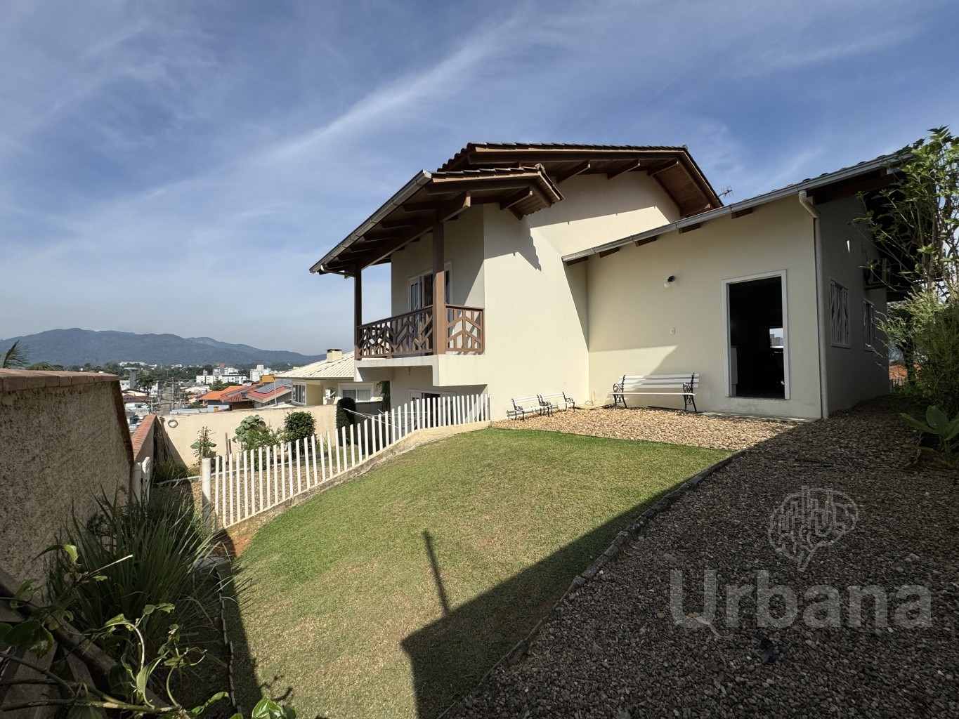 Casa com suíte e 3 vagas no bairro Amizade – Jaraguá do Sul | Imobiliária Urbana