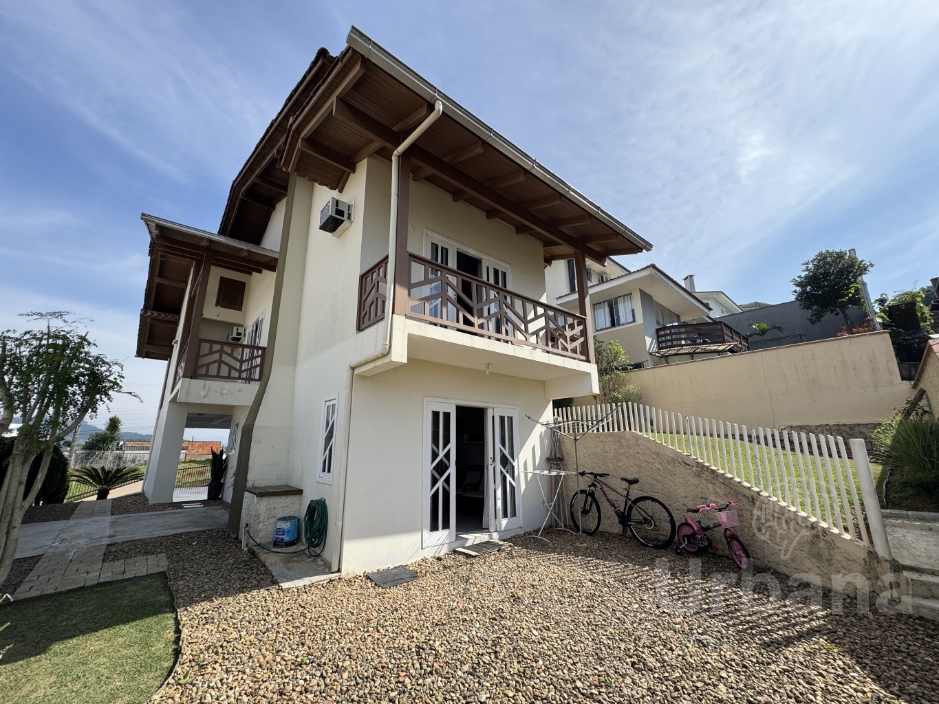 Casa com suíte e 3 vagas no bairro Amizade – Jaraguá do Sul | Imobiliária Urbana