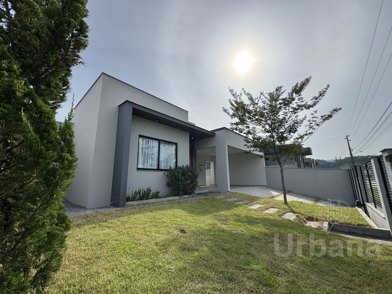 Casa com suíte e amplo jardim no Jaraguá 99 – Jaraguá do Sul