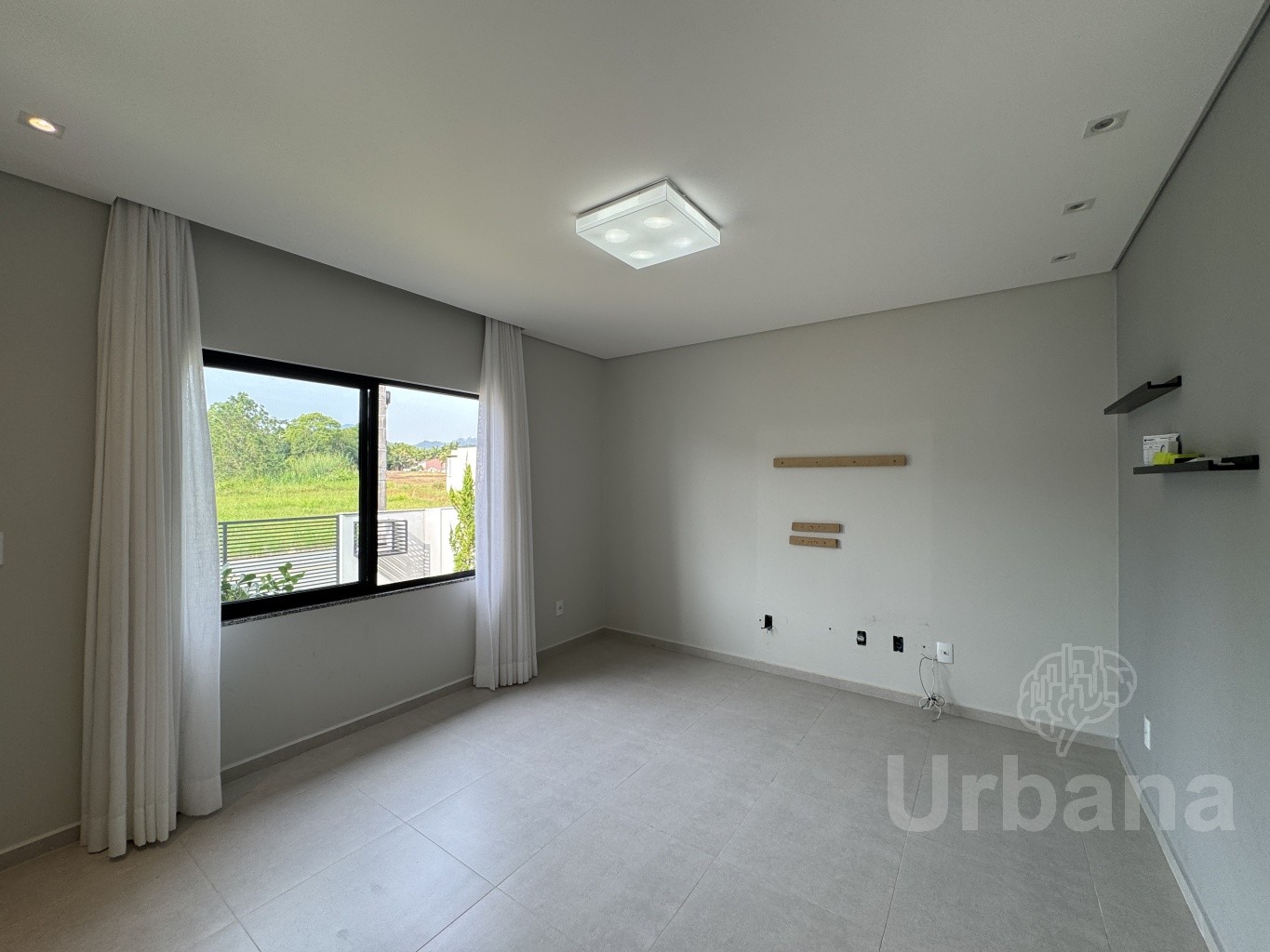 Casa com suíte e amplo jardim no Jaraguá 99 – Jaraguá do Sul