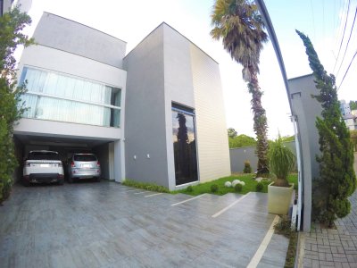 Casa alto padrão no Centro - Jaraguá do Sul | Urbana Imóveis