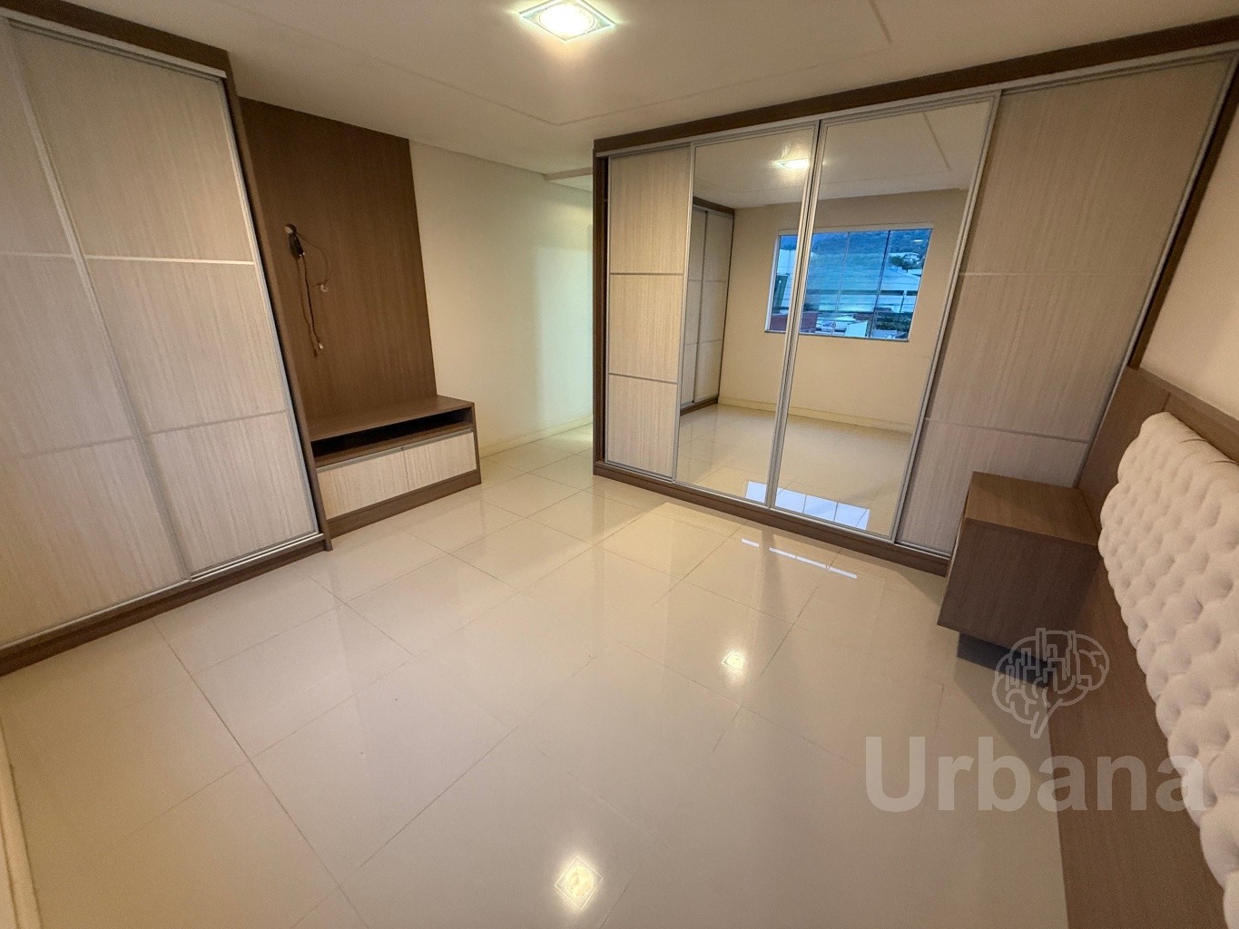 Apartamento com terraço no Centro | Urbana Imóveis