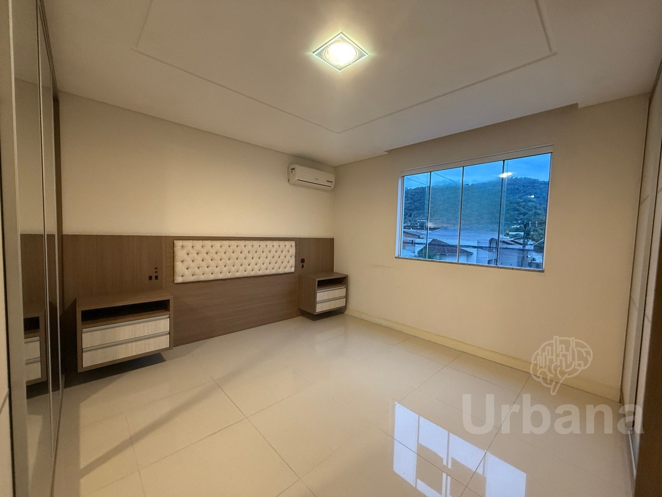 Apartamento com terraço no Centro | Urbana Imóveis