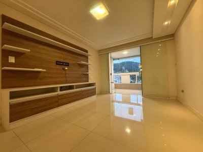 Apartamento com terraço no Centro | Urbana Imóveis