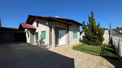 Casa semimobiliada no Chico de Paulo – Jaraguá do Sul | Imobiliária Urbana
