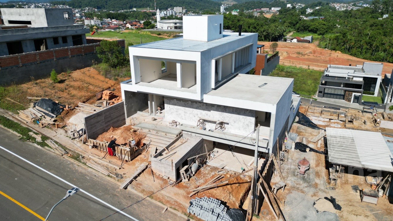 Casa com 4 suítes no Loteamento Champs Elysées – Jaraguá do Sul | Urbana Imóveis