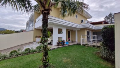 Casa mobiliada no Jaraguá Esquerdo - Jaraguá do Sul | Urbana Imóveis