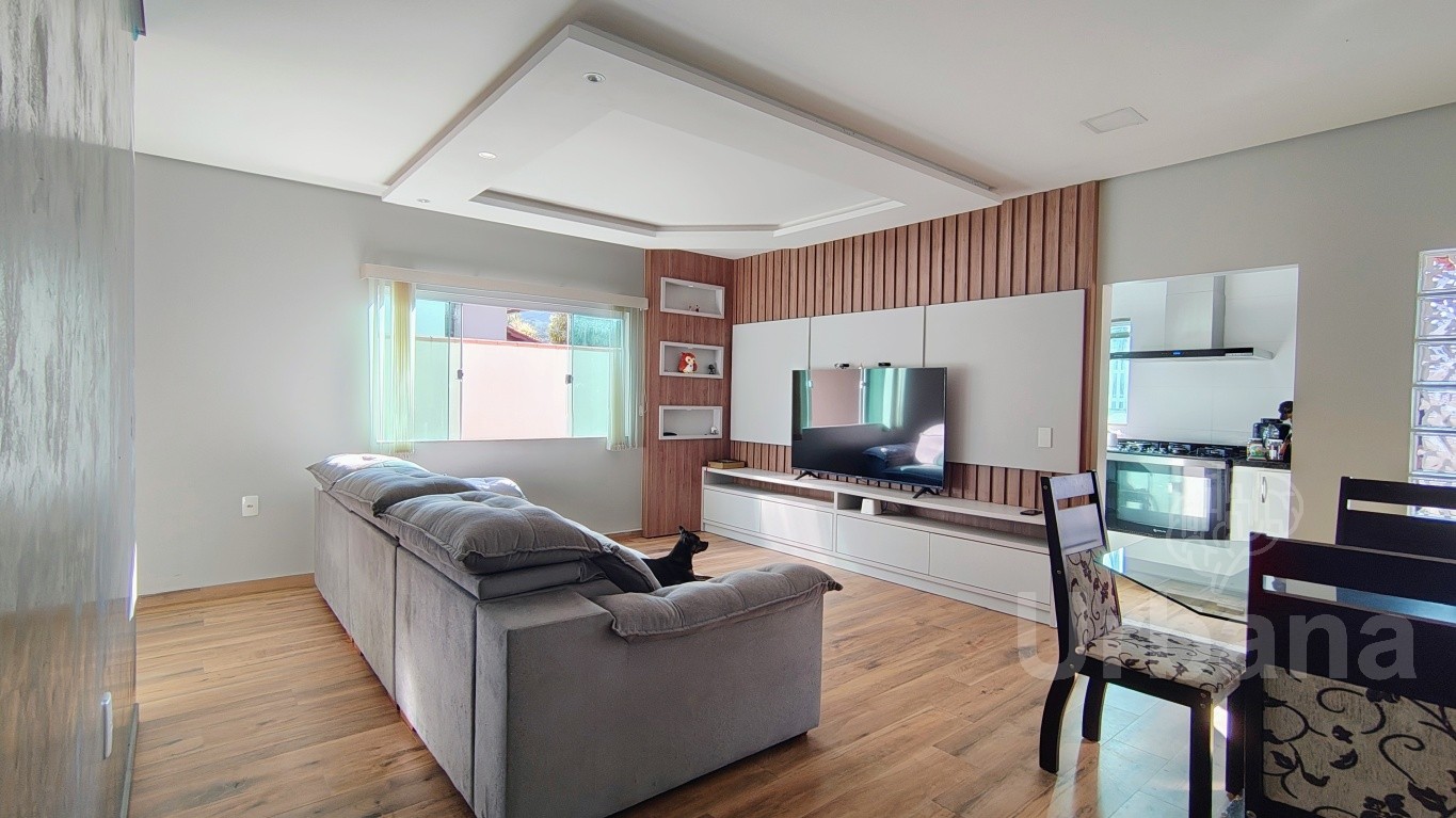 Casa com piscina no Ilha da Figueira | Urbana Imóveis