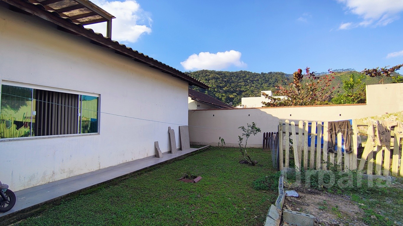 Casa com piscina no Ilha da Figueira | Urbana Imóveis
