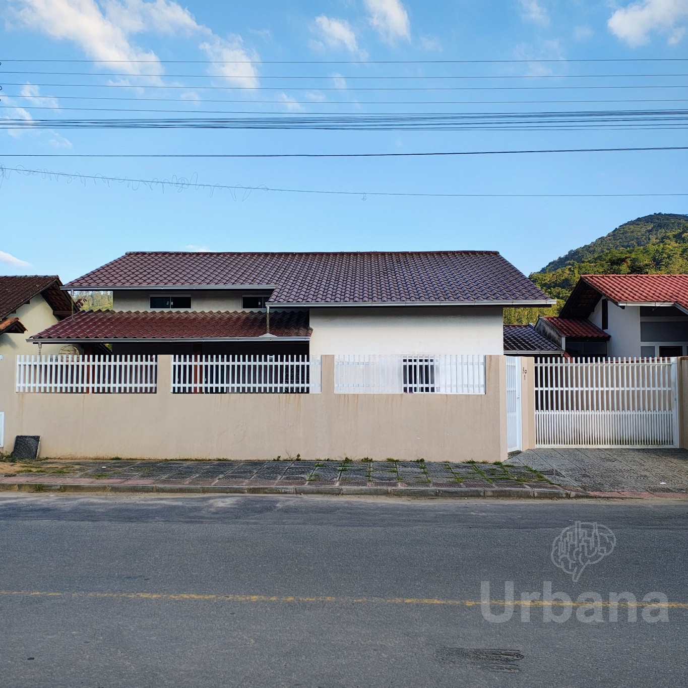 Casa com piscina no Ilha da Figueira | Urbana Imóveis