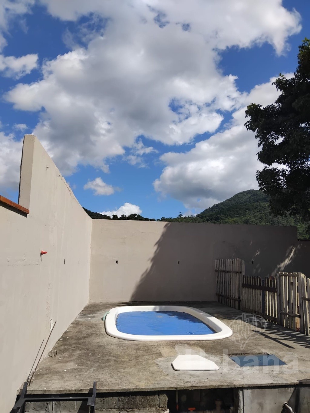 Casa com piscina no Ilha da Figueira | Urbana Imóveis