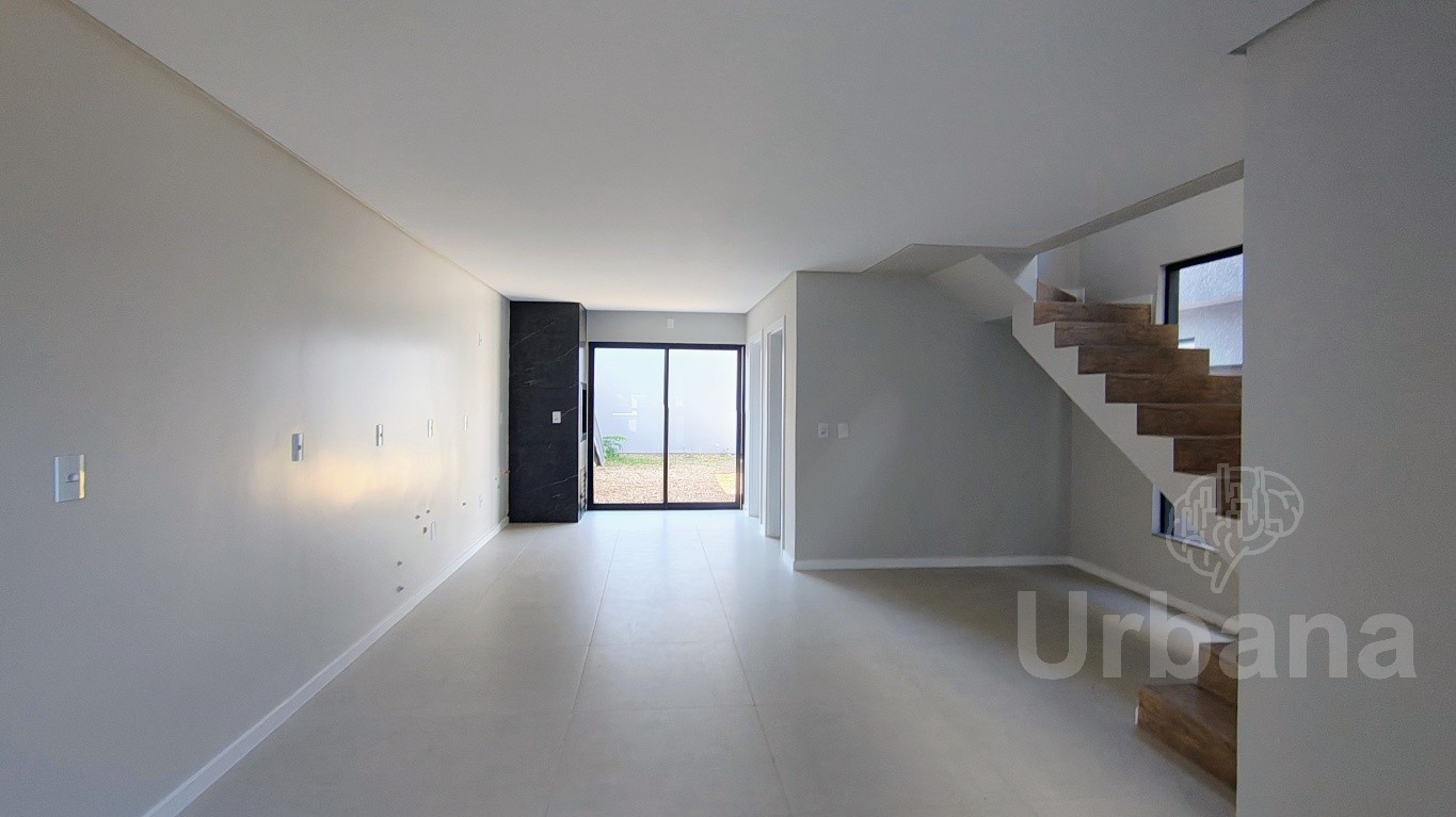 Casa geminada com piscina no Jaraguá Esquerdo | Urbana Imóveis