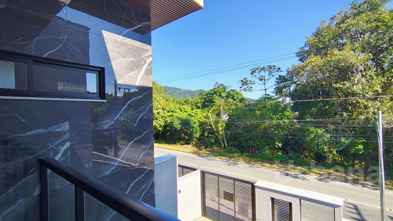 Casa geminada com piscina no Jaraguá Esquerdo | Urbana Imóveis