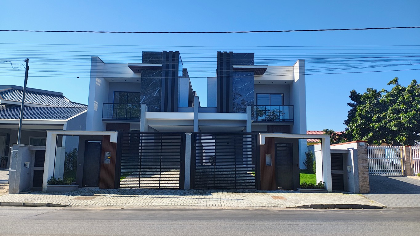 Casa geminada com piscina no Jaraguá Esquerdo | Urbana Imóveis
