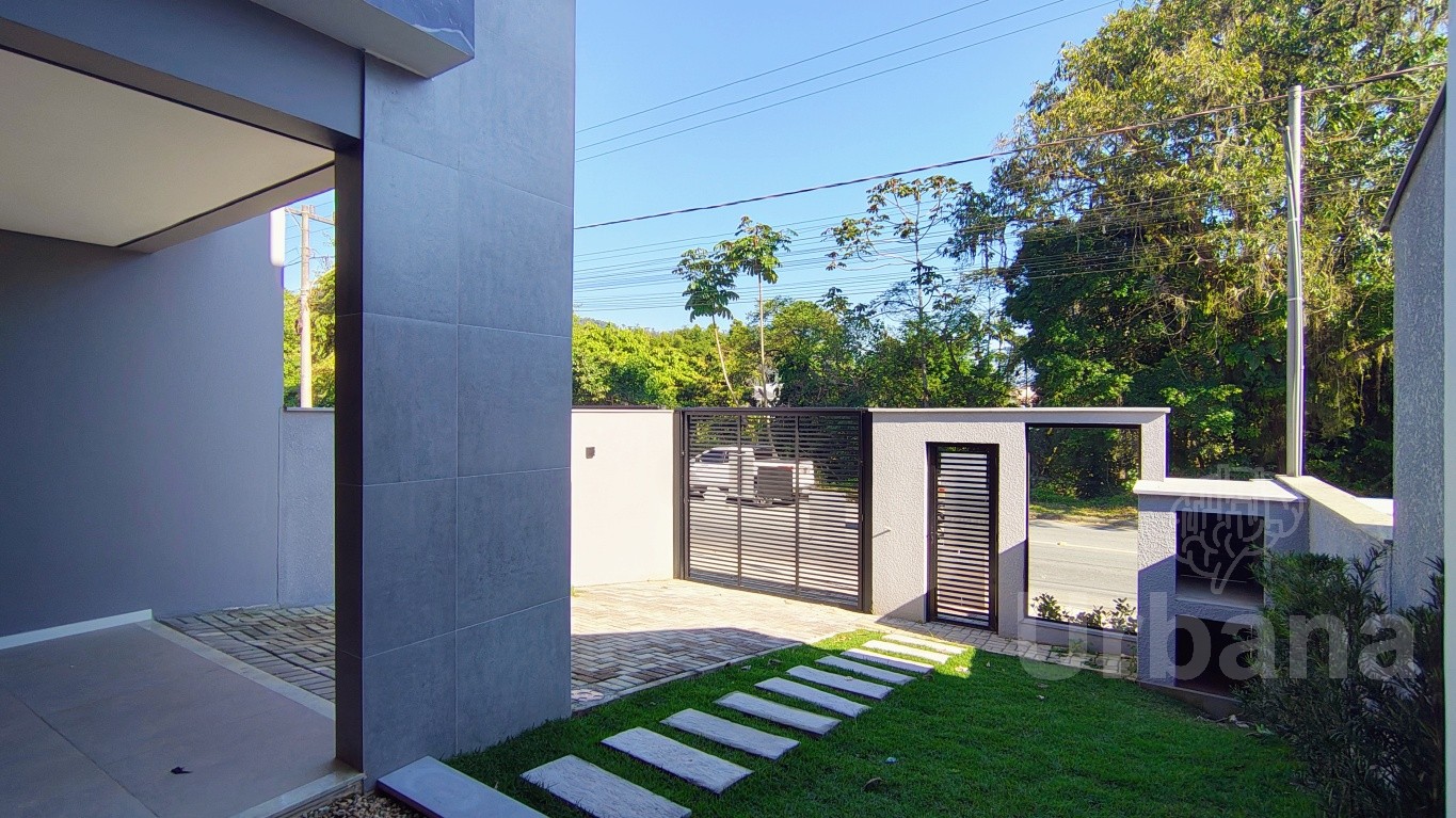 Casa geminada no Jaraguá Esquerdo | Urbana Imóveis