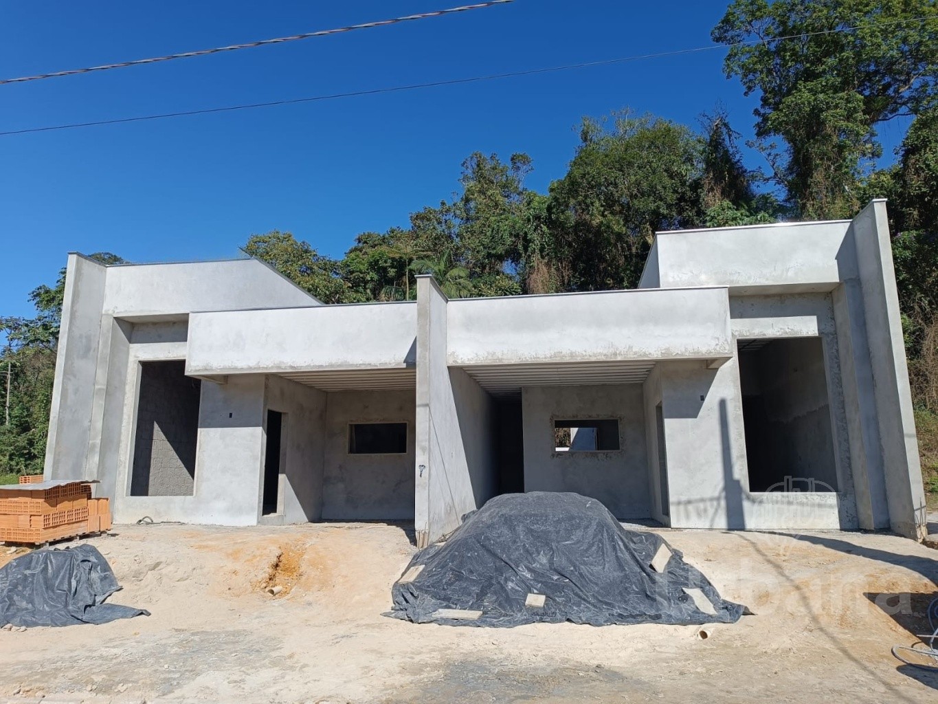 Casa geminada no Centro de Schroeder | Urbana Imóveis