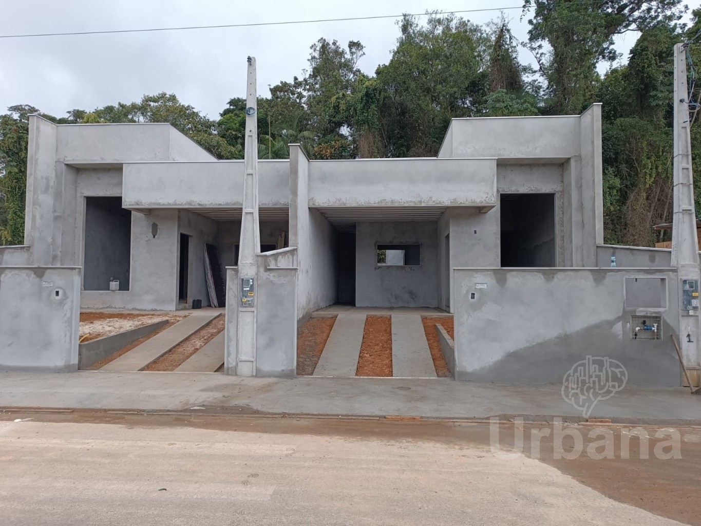 Casa geminada no Centro de Schroeder | Urbana Imóveis