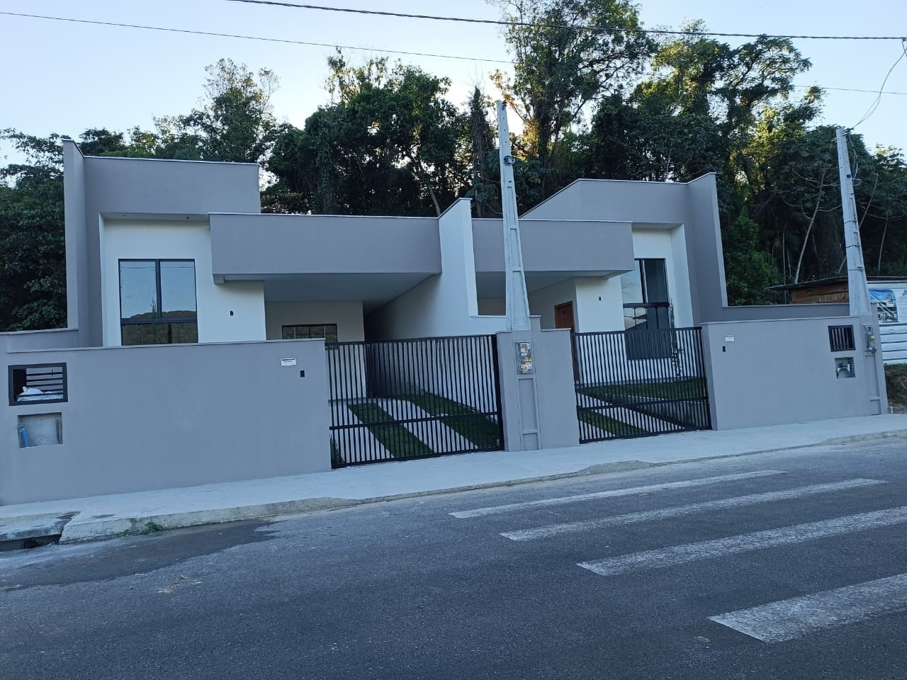 Casa geminada no Centro de Schroeder | Urbana Imóveis