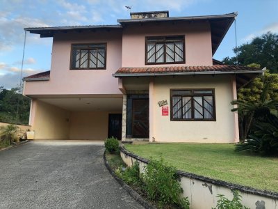 Casa semimobiliada no Seminário em Corupá | Urbana Imóveis