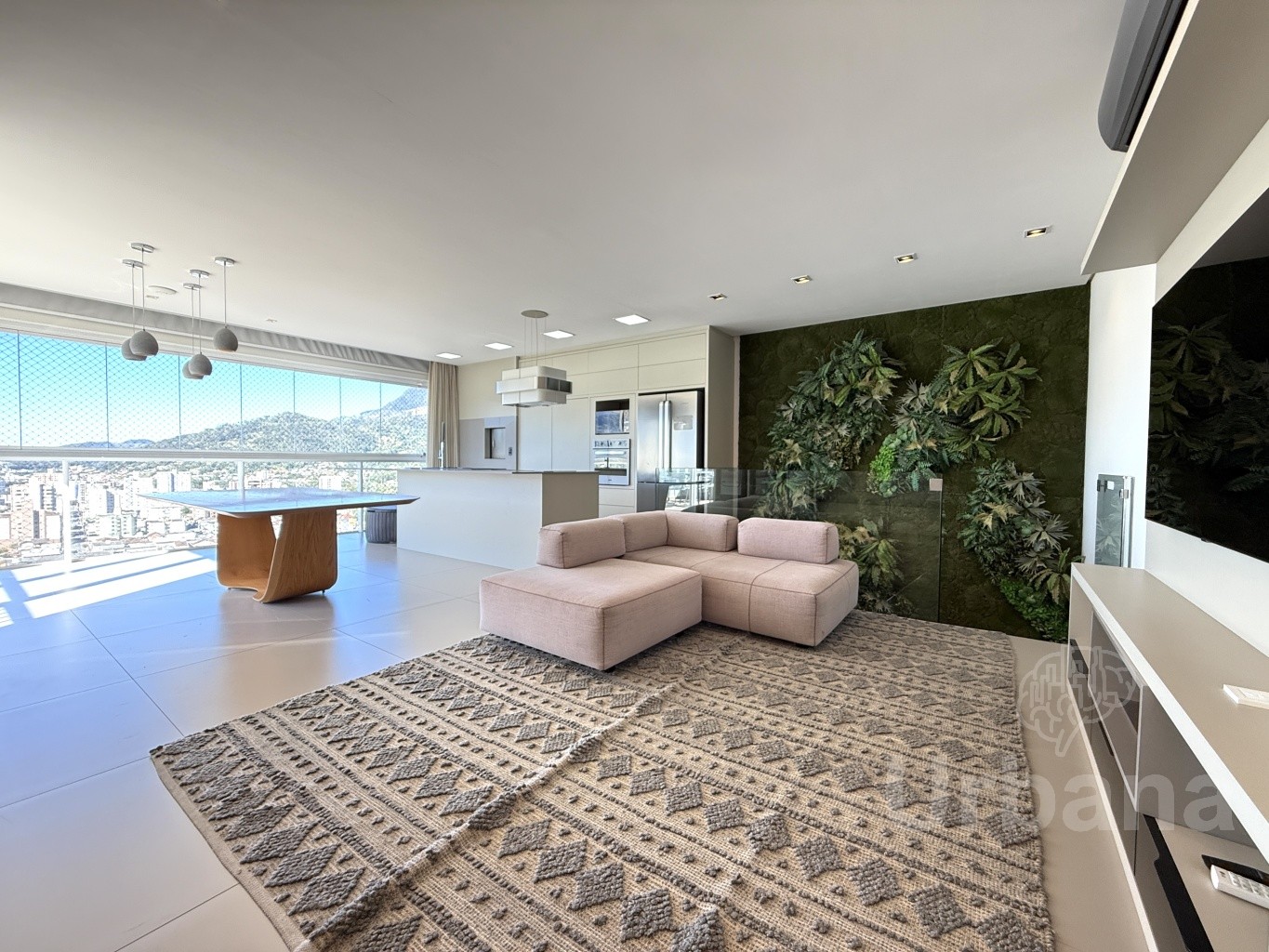 Cobertura mobiliada com piscina no Centro de Jaraguá do Sul | Urbana Imóveis Imobiliaria em Jaragua do Sul