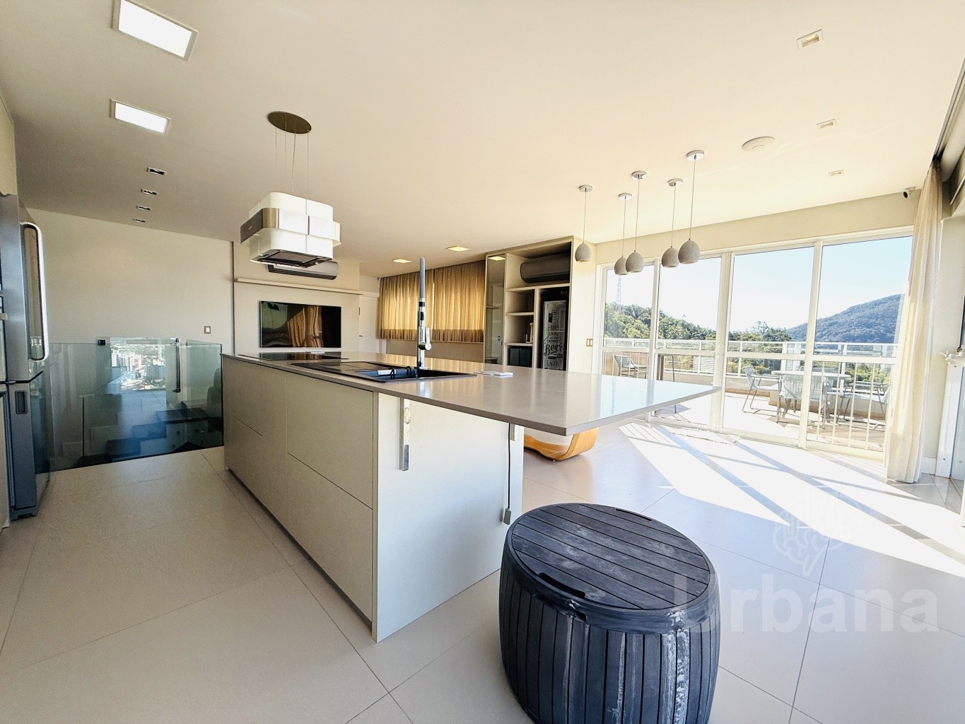 Cobertura mobiliada com piscina no Centro de Jaraguá do Sul | Urbana Imóveis Imobiliaria em Jaragua do Sul