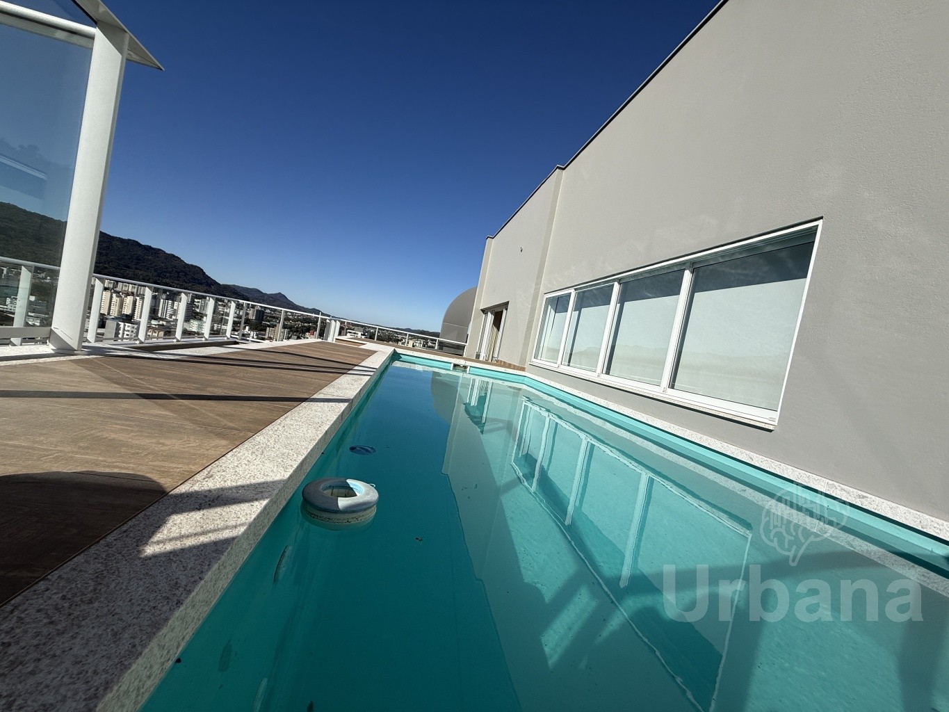 Cobertura mobiliada com piscina no Centro de Jaraguá do Sul | Urbana Imóveis Imobiliaria em Jaragua do Sul