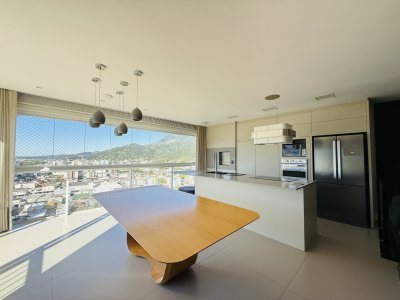 Cobertura mobiliada com piscina no Centro de Jaraguá do Sul | Urbana Imóveis Imobiliaria em Jaragua do Sul