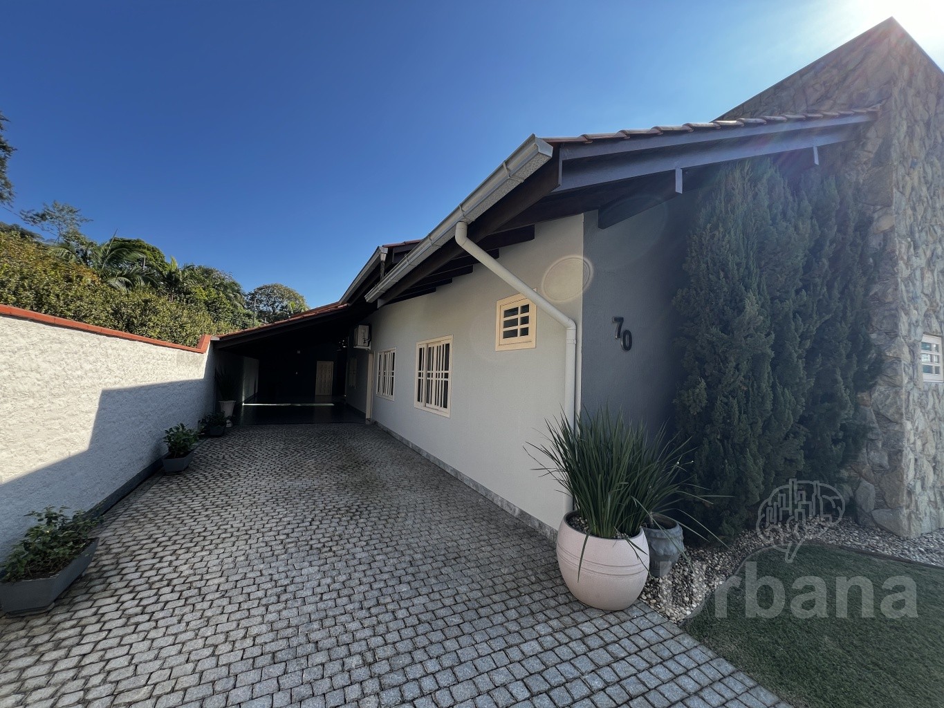 Casa ampla na Barra do Rio Molha | Urbana Imóveis
