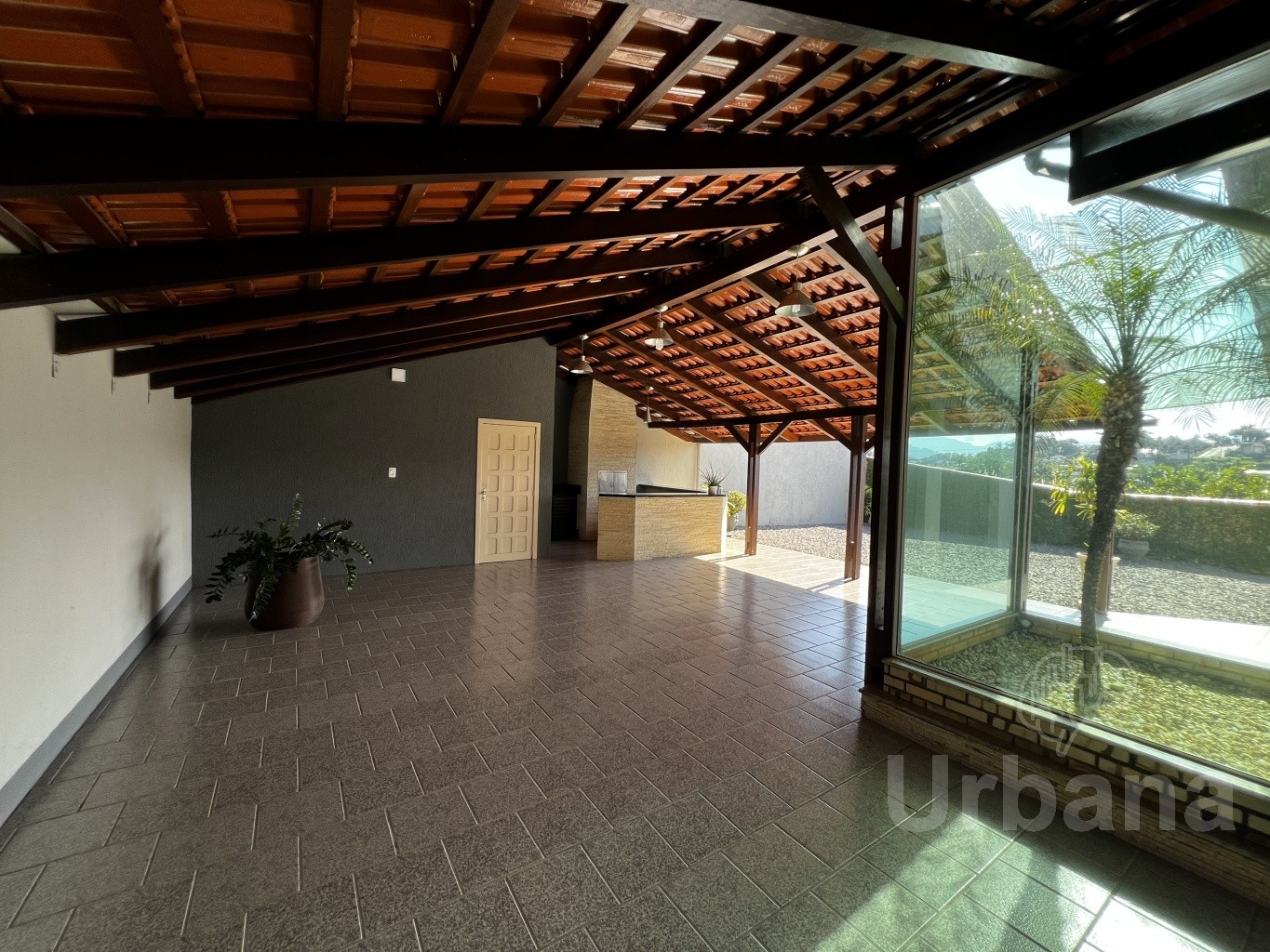 Casa ampla na Barra do Rio Molha | Urbana Imóveis