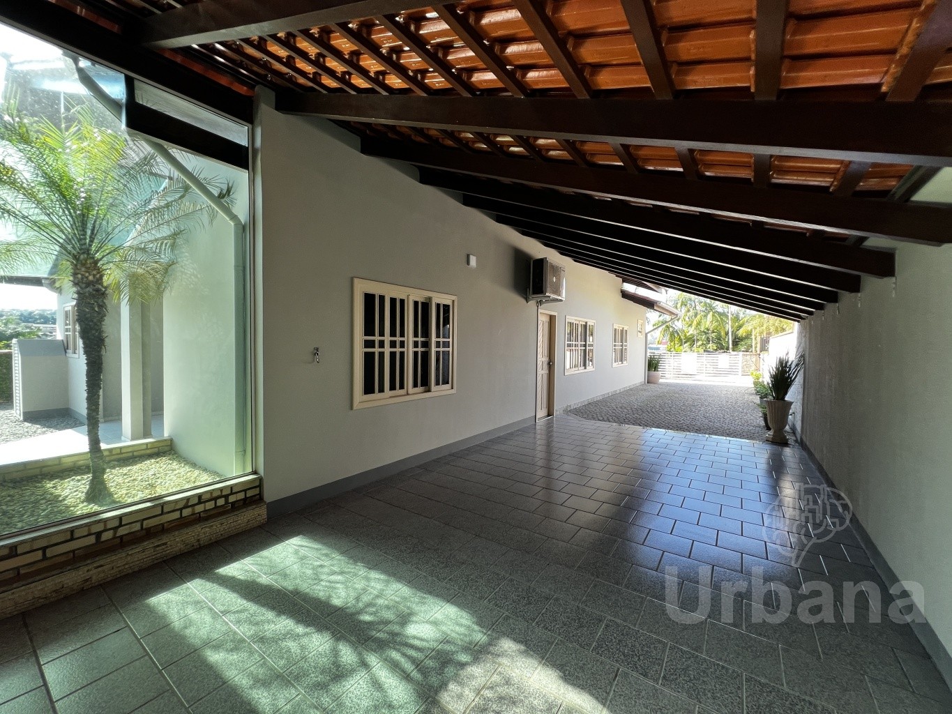 Casa ampla na Barra do Rio Molha | Urbana Imóveis