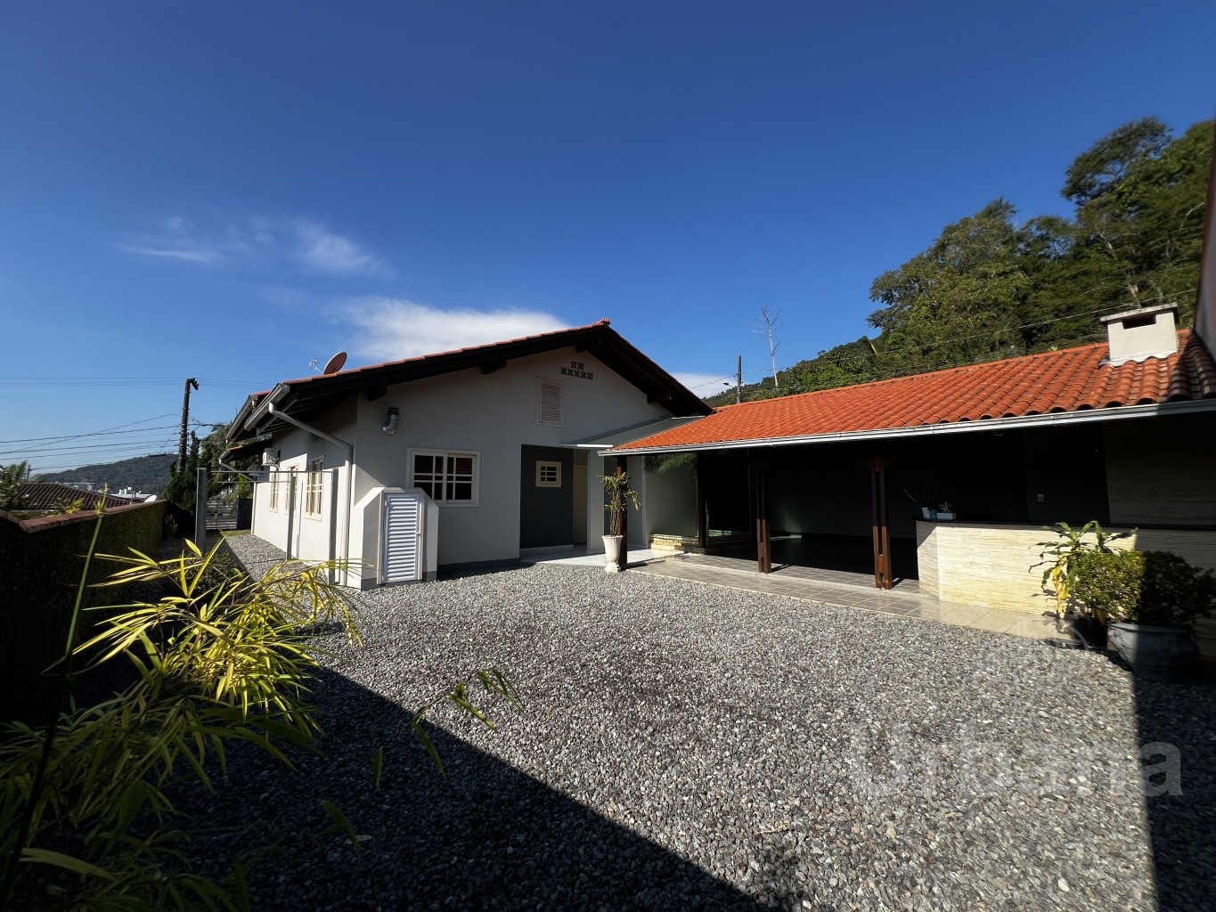 Casa ampla na Barra do Rio Molha | Urbana Imóveis
