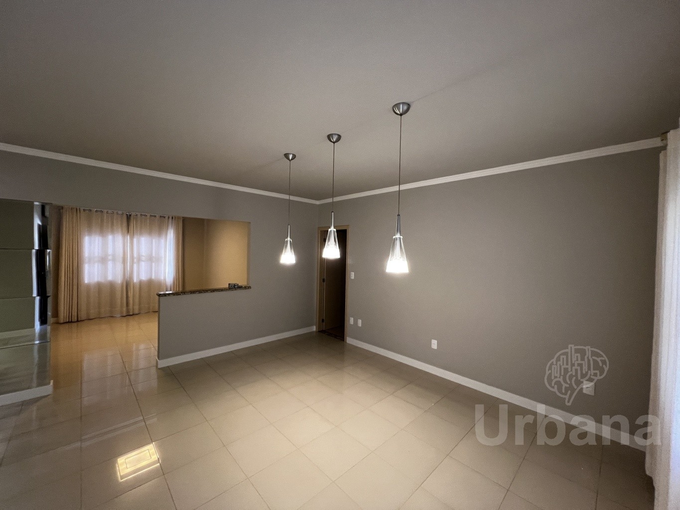Casa ampla na Barra do Rio Molha | Urbana Imóveis