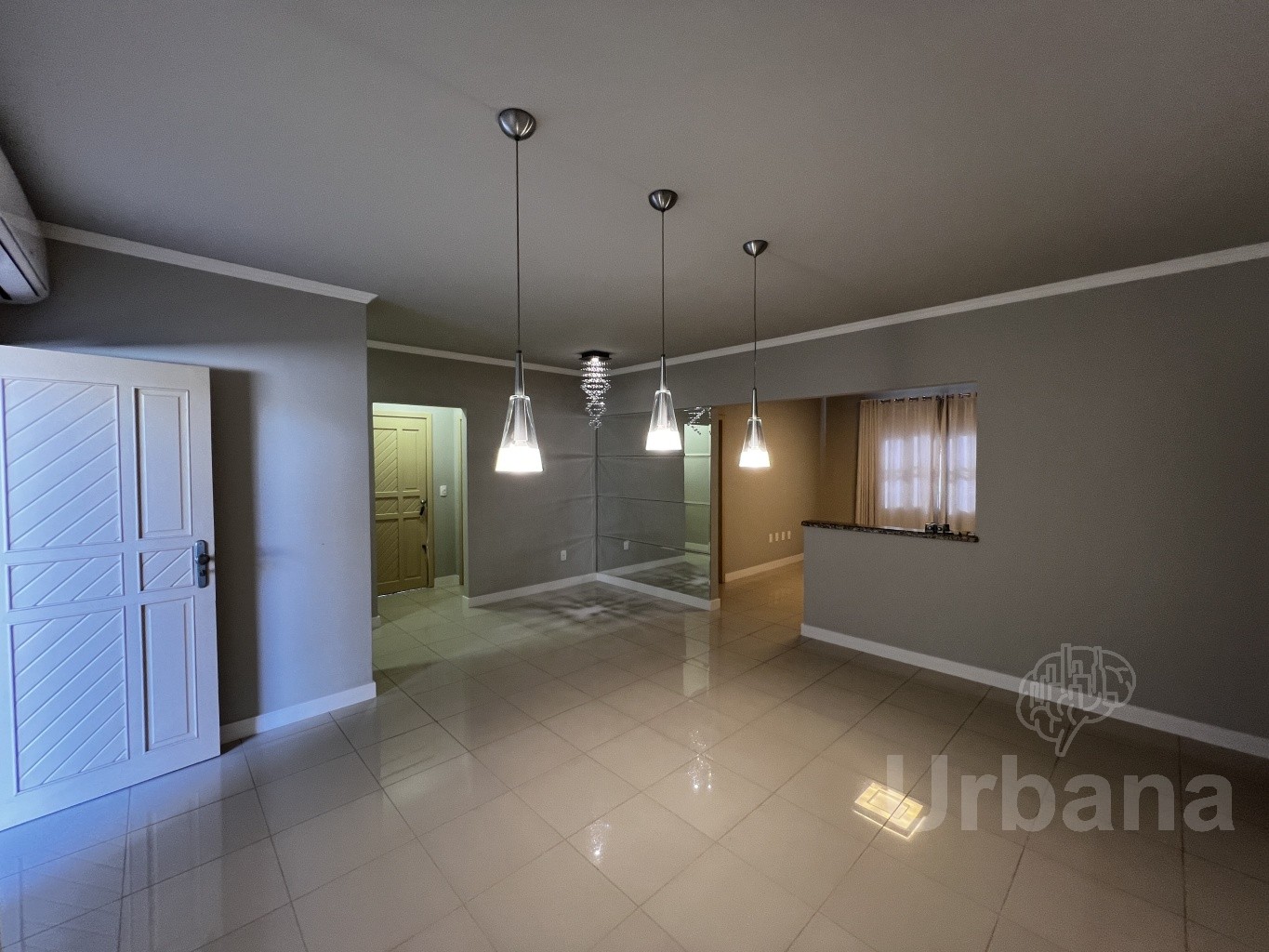 Casa ampla na Barra do Rio Molha | Urbana Imóveis