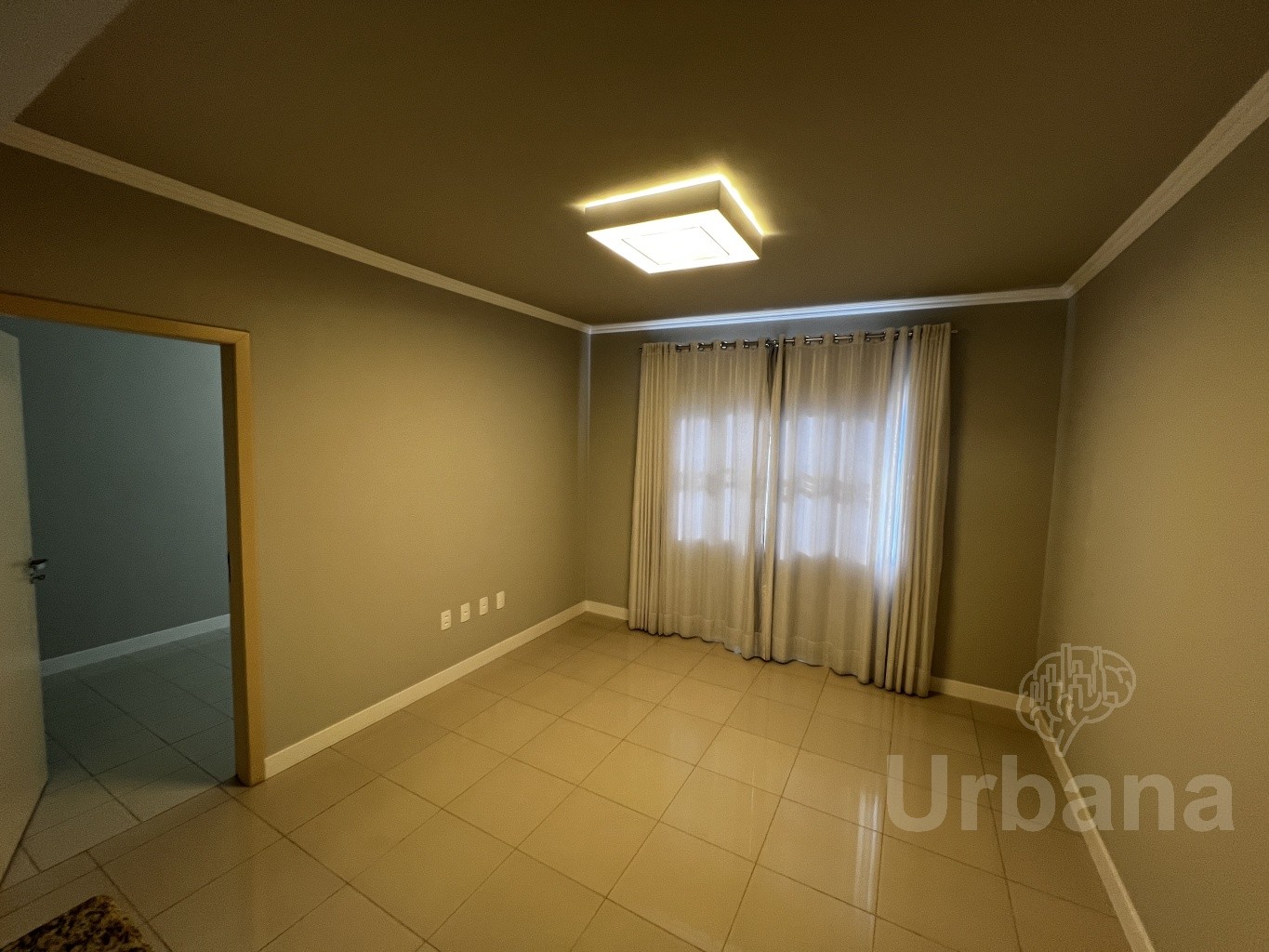 Casa ampla na Barra do Rio Molha | Urbana Imóveis
