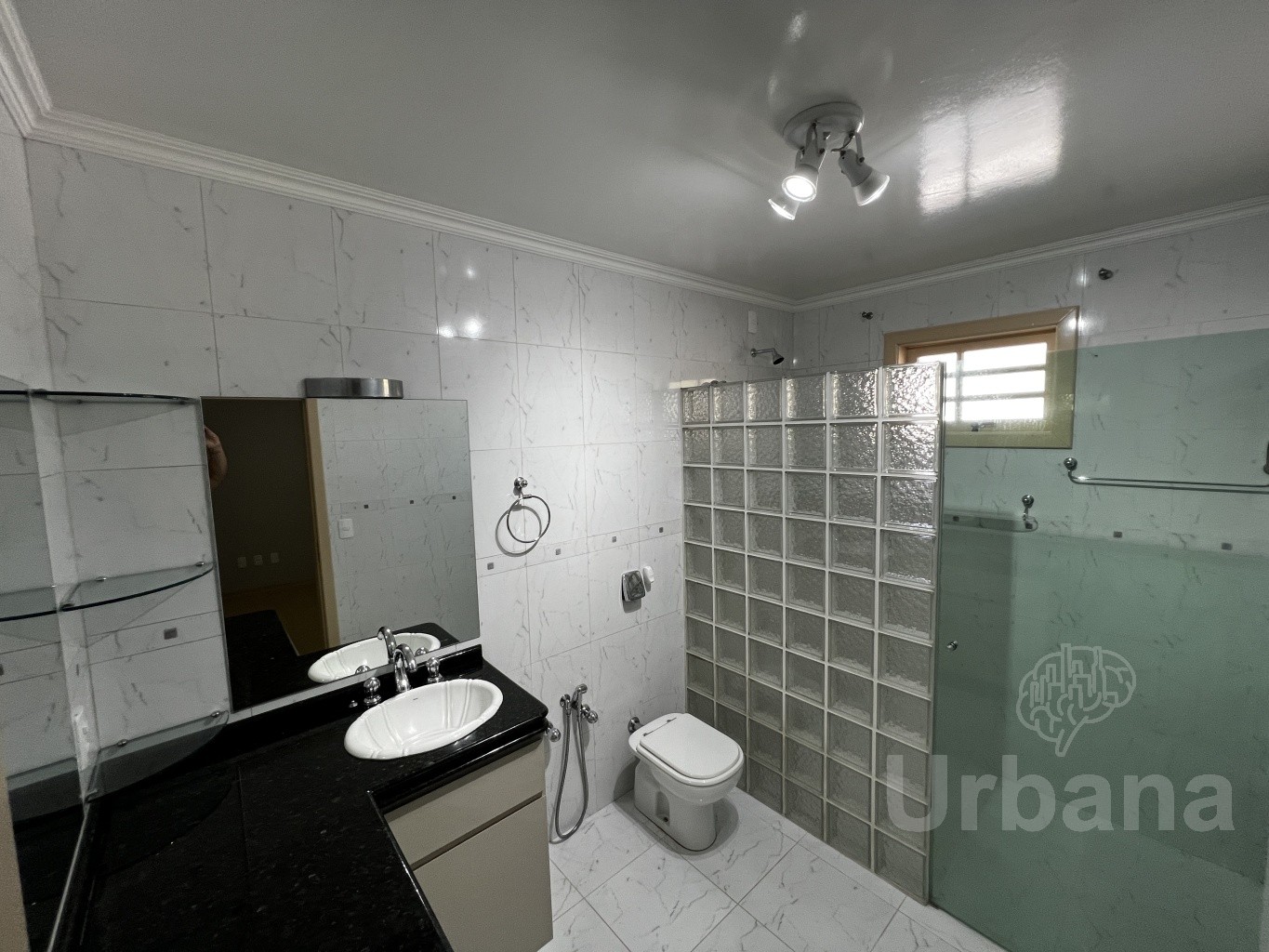 Casa ampla na Barra do Rio Molha | Urbana Imóveis