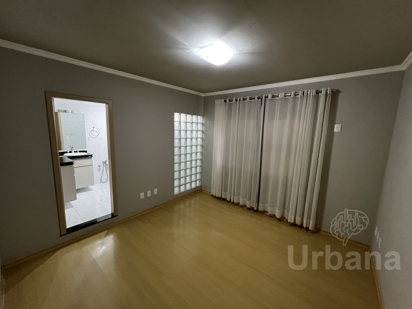Casa ampla na Barra do Rio Molha | Urbana Imóveis