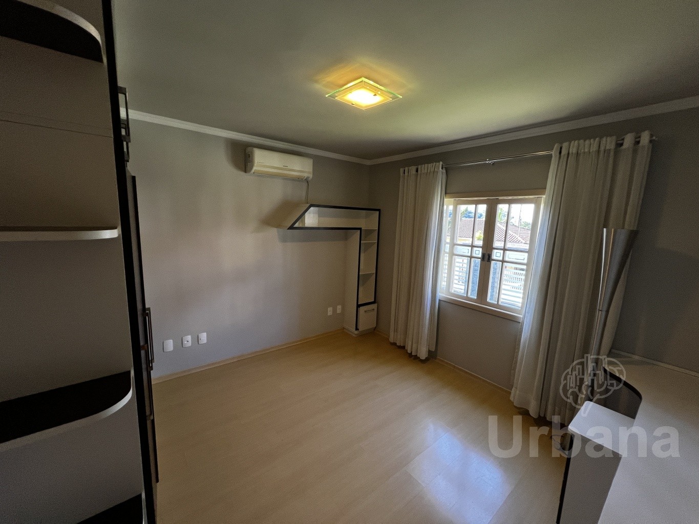Casa ampla na Barra do Rio Molha | Urbana Imóveis